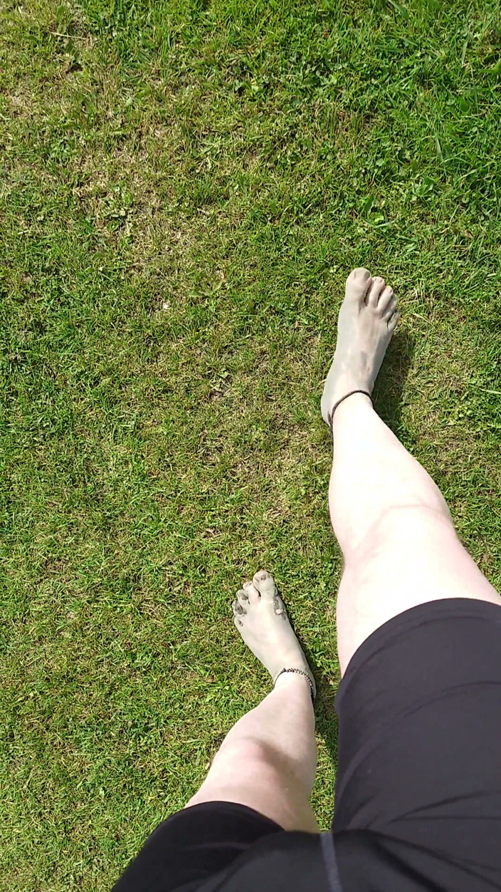Footfetish: Пляжная Прогулка Грязными Ногами