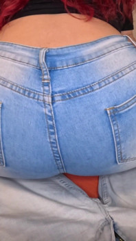 Rothaarige Jeans Schoß Furzt POV - Reiben an Deinem Schwanz