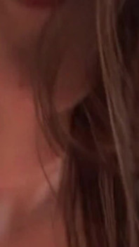 Sorrindo linda confiantemente desafia seu namorado bbc a deixá-la pingando molhada do facial.