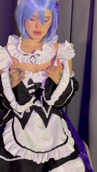 Gadis remaja pecinta cosplay, footjob, dan pantatnya dientot habis-habisan sama kontol besar