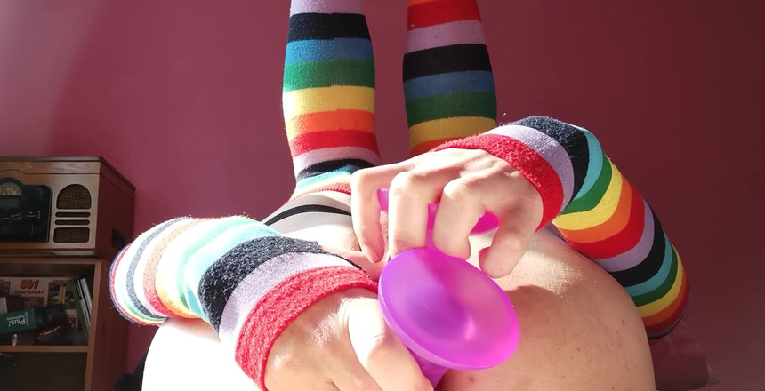 Rainbow Femboy: 9月3日からのお尻プレイ動画の新しいセット