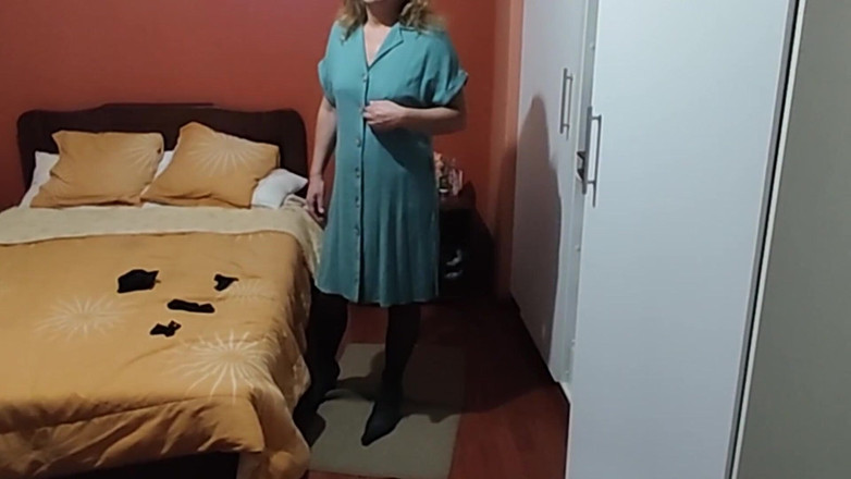 Ardientes69: Vengo dal lavoro eccitato e mi mostgo davanti al marito...