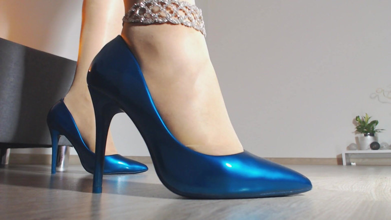 LegsOnHeels: My blue shoes on my sexy legs on pantyhose