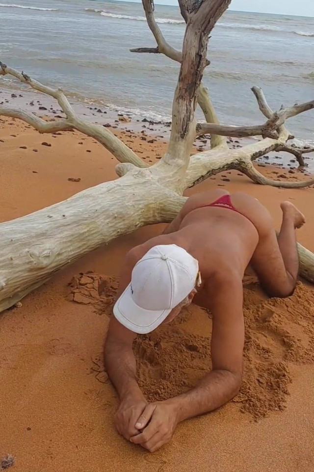 Ladysilva in Sexy Panties Showing off Her Hot Ass on the Beach (Ladysilva)