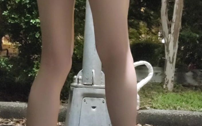Taiwancdgirl: Går ut med en dildo och inga underkläder.