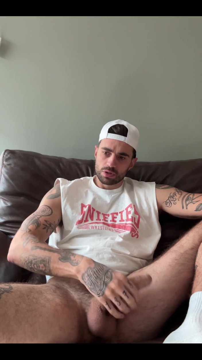 Eli Thorne: Quick Solo Morning Jerking Big Cock