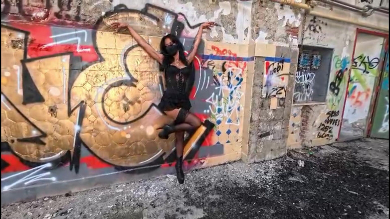 Miss Lilith devil: La Lilith Ama Restare Nei Luoghi Smarriti E Lì Combina...