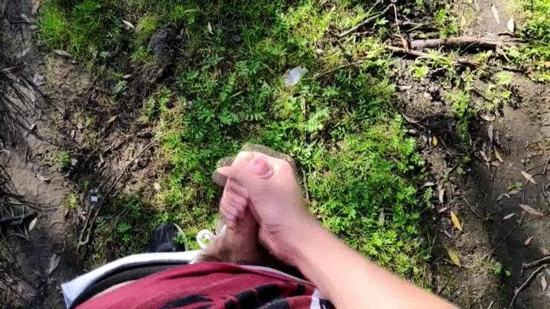 qaz11: Una paja rápida junto al río