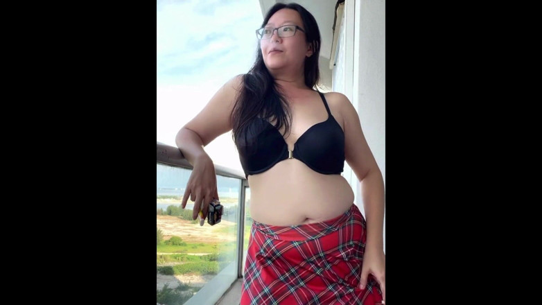 Smoking Asian: Topless asiático fumante: peitos fora fumando cigarros na varanda Compilação