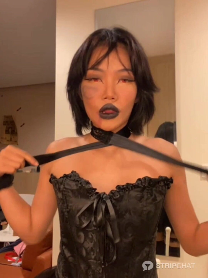 Emma Thai: Halloween 2023 Emma Thái là một con đĩ phù thủy trên stripchat