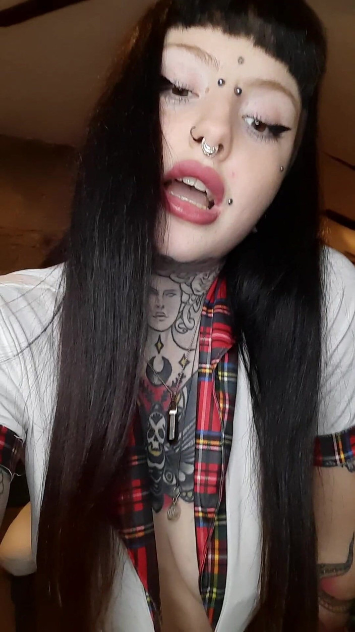 Yourfavecumslut: Giantess układu pokarmowego odgrywanie roli