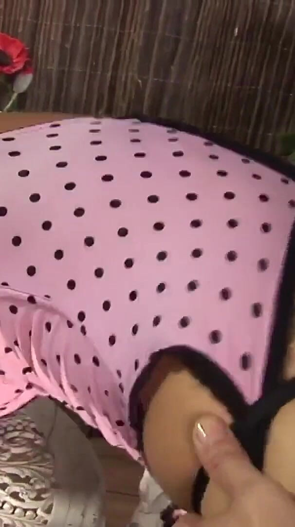 Busty big boobs: Elle Brooks, een sletterige vriendin met stevige en fluweelachtige borsten,...