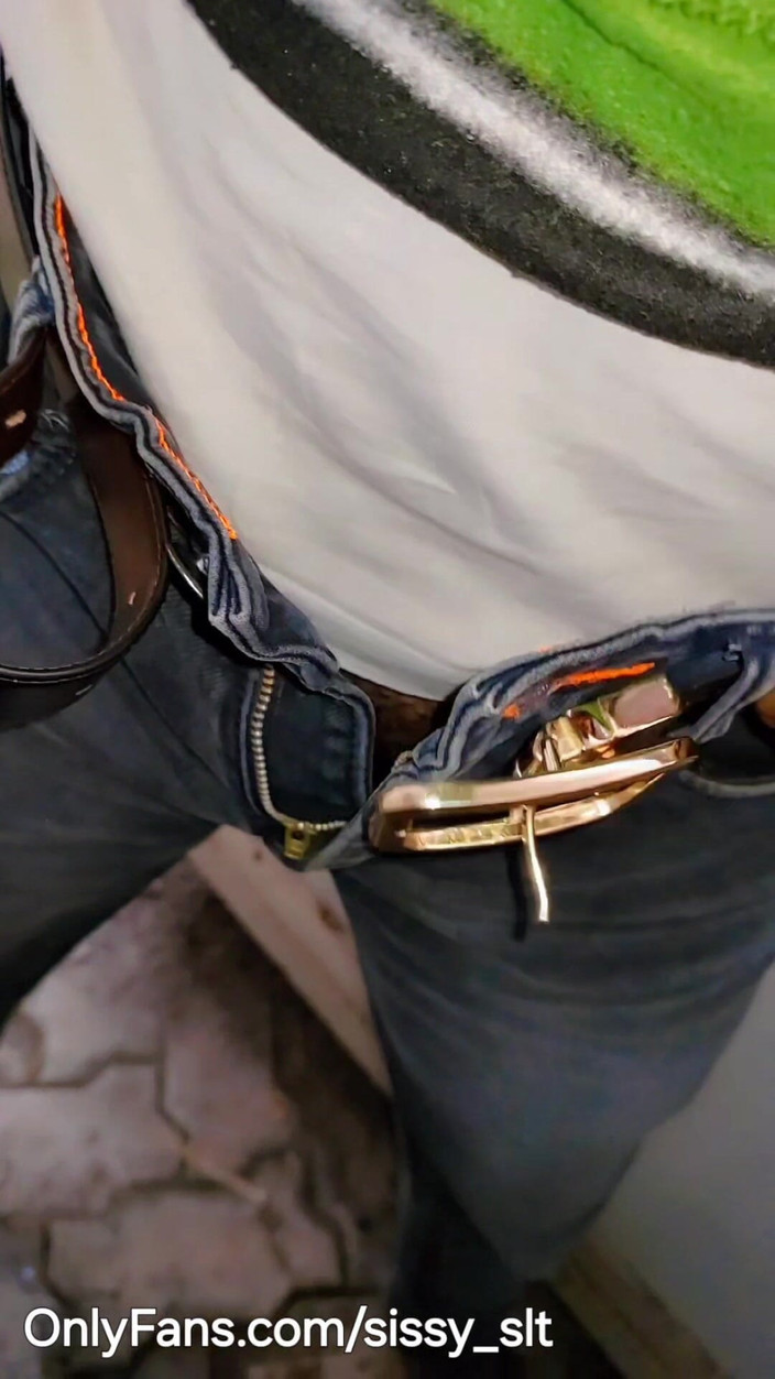 Sissy Slut Simran: Une trans canon et sexy exhibe son corps pulpeuse nu