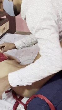 Indische hete sexy tiener stiefzus deelt bed met stiefbroer