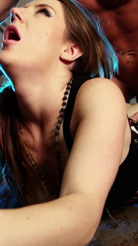 Samantha Bentley em hot bondage roleplay é amarrada por seu garanhão pendurado e fodido