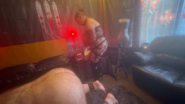 Aaexperiencesltd: Parte 1 Domina satana scopa Booboo nella Stanza del Vampiro