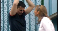 Femdom Austria: Uderza go ostro w twarz i mocniej uderza go