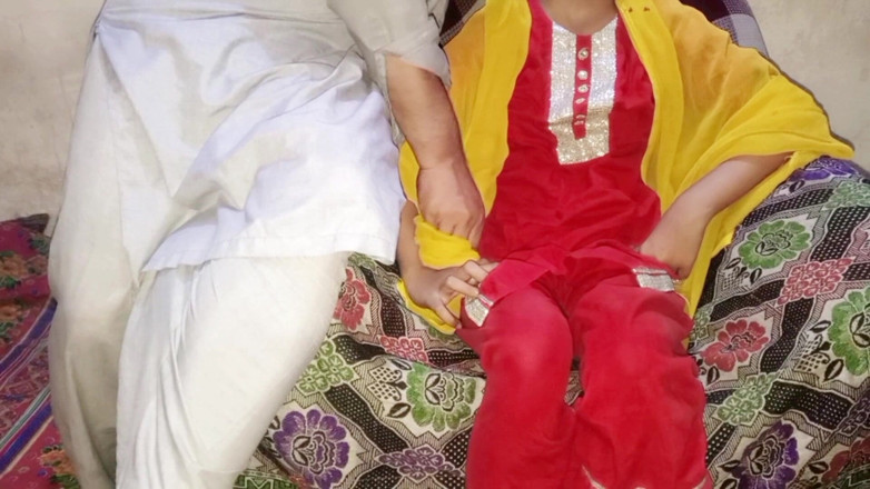 Small Baby: Desi Maal Ko Ghar Pe Bulakar Choda Zezadu Muži