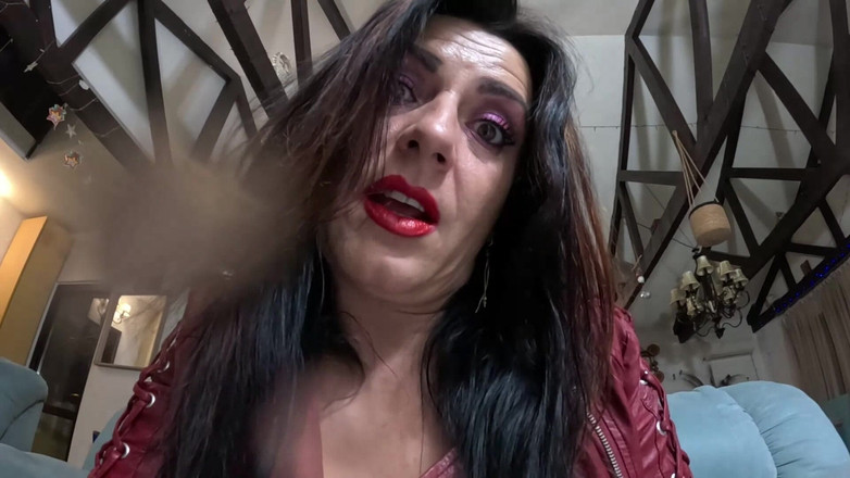 MilfyCalla: Spit fetiche obsessão - conversa suja, fumar e masturbação molhada 324