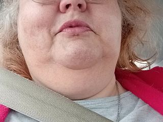 BBW nurse Vicki adventures with friends: 说话并享受我从星巴克礼品卡得到的款待