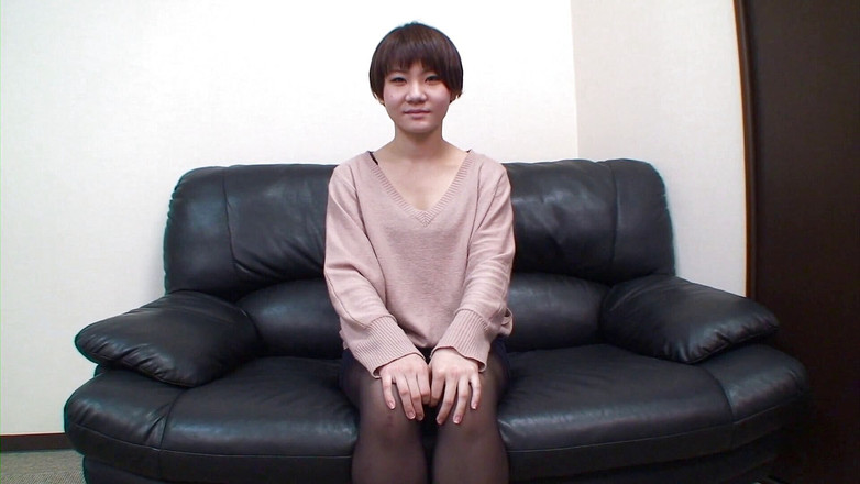 Japan Lust: खूबसूरत जापानी छोटे बालों वाली कमसिन चूत में वीर्य से भर जाती है