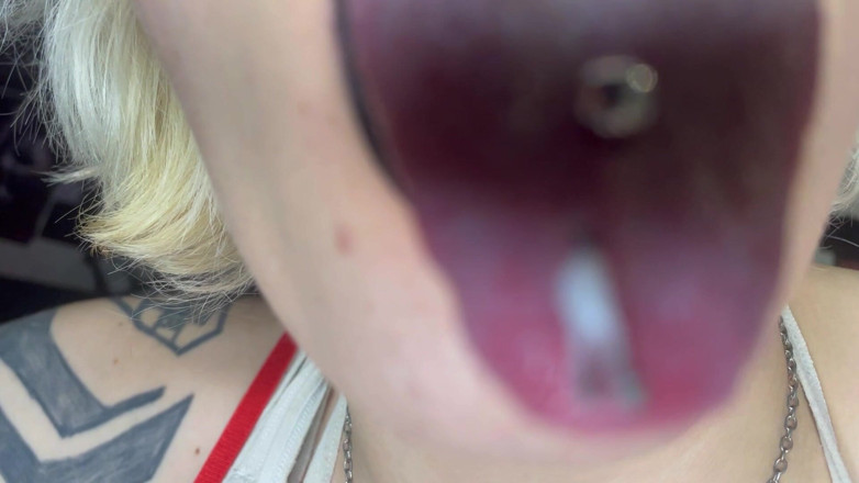 Glitterqueen1999: 小柄な男が看護師の水に忍び込む