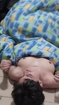 Jasmine的衣服被怪物吃掉