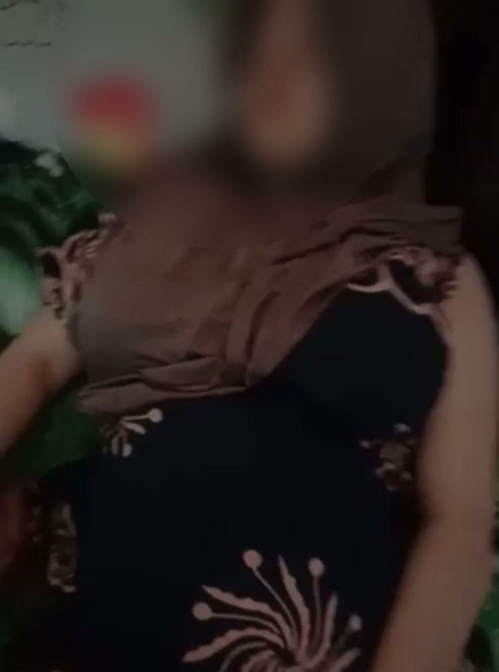 Famly sex: Desahan Gadis Desa Berhijab Sunggu Sangat Nikmat