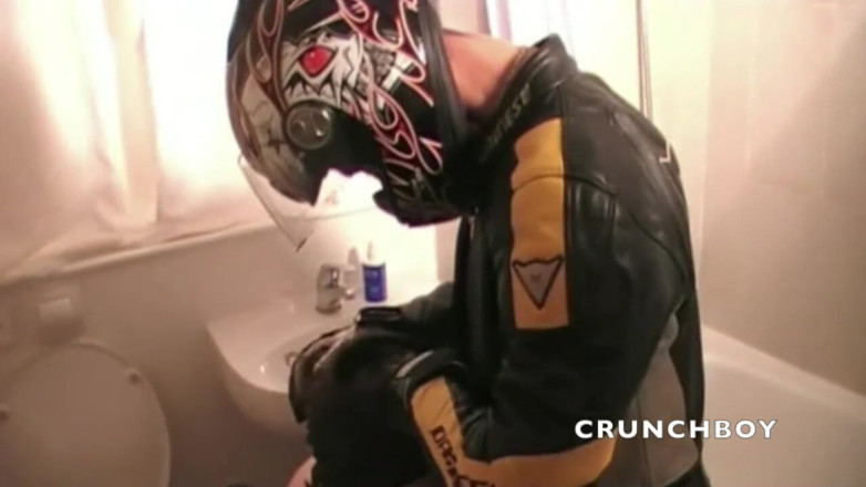 Crunch Boy: Curvă futută de o negresă de top direct în toalete
