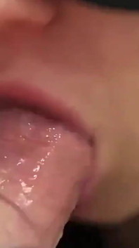 Esta boca está lista para tomar mucho esperma