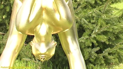 Fetish Islands: Real flexible contortionist gets golden painted