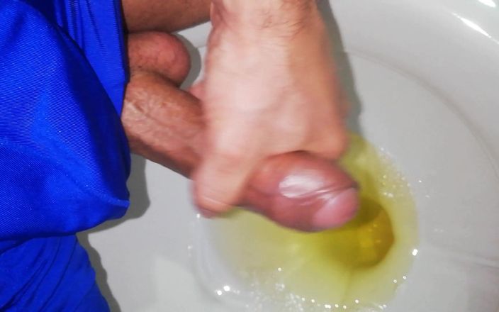 Rey rey: Desperate Pissing, and Intense Masturbation Big and Veiny Penis