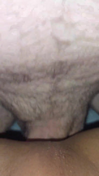 보지를 핑거링하는 미시 아빠
