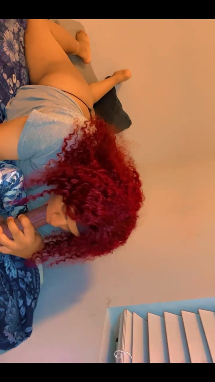 Hicktown_hoochi: Langsames, tiefes lutschen mit blickkontakt