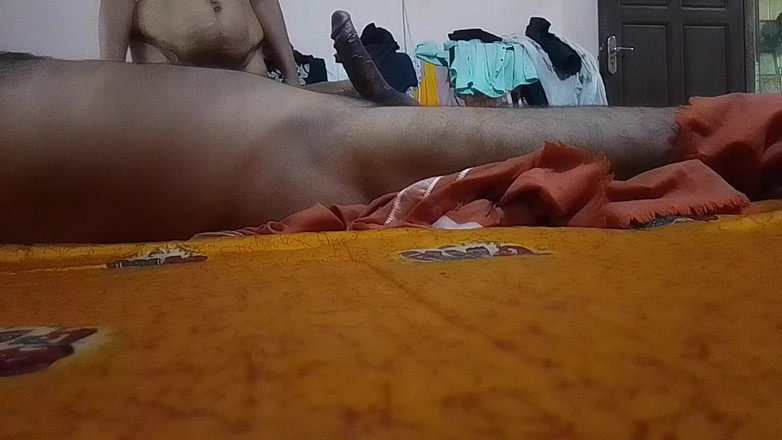 LEGSCOUPLE12: Indisch dorpsmeisje wordt bovenop geneukt door haar man