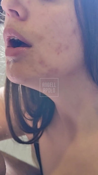 Vecinul obraznic adoră să sugă un penis și să bea lapte