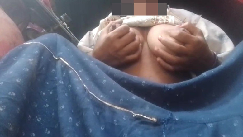 RJ NISHA: Masturbate Indian Bhabhi by Fingers Two