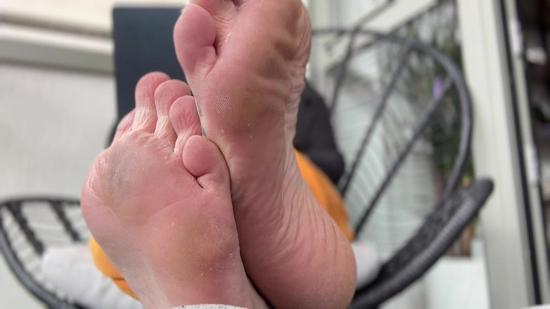 Miss Valentina: Wielbienie stóp głupków