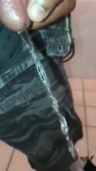 Pissing 02