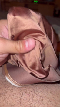 Quần lót satin màu nâu
