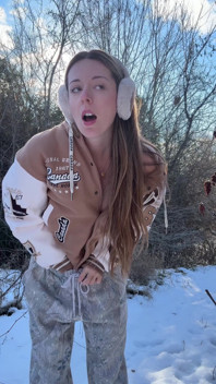 Orgasmischer spaziergang im schnee