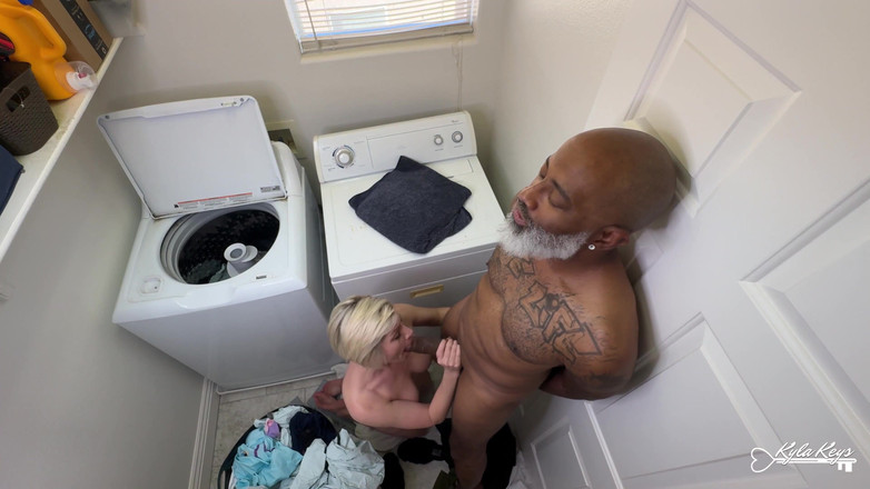 Kyla Keys: Kostenlose Nutzung in der Waschküche