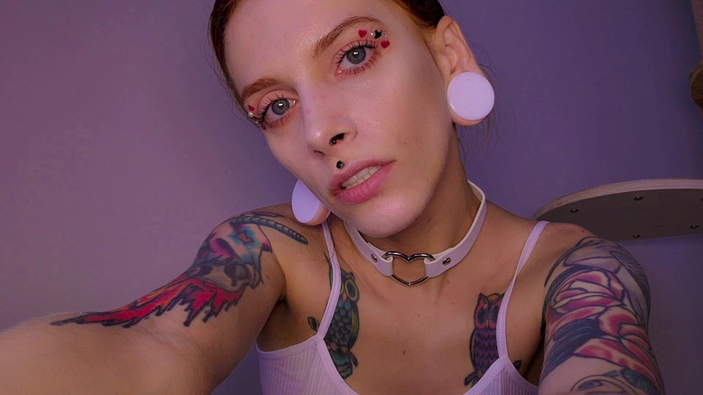 TattoedGirl666: Красивая Шлюшка Показывает Свое Красивое Лицо