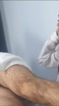 Casada Massagista Deixa Cliente Com Ereção!