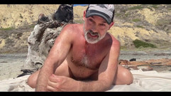 Tantric Fitness: Nacktes dehnen am strand, teil 2
