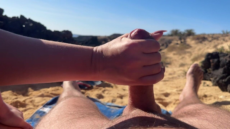 Emma Voyeur: Šťavnaté Veřejné Kouření Na Pláži