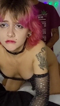 Pequeña de pelo rosa follada duro por una bbc