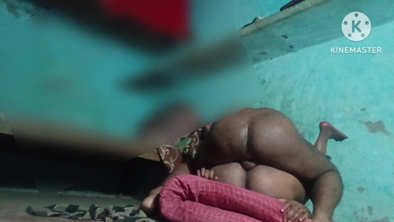 Sexyhousewife99: Yenge yüksek sesle sikişiyor