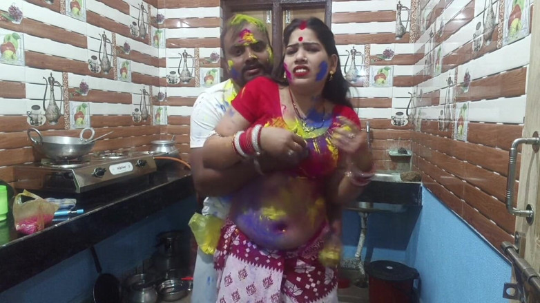 Sona bhabhi: Bengali bhabhi xinh đẹp tận hưởng holi đặc biệt với hàng xóm...