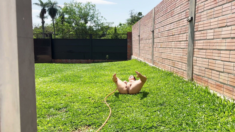 Sashasweet: Je Prends Une Douche Dans Le Jardin De Mon Beau-père